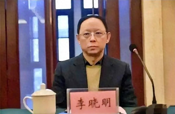 股票配资什么意思 一家人全是美籍, 却还在国内“捞金”, 年赚25亿, 身家还有150亿